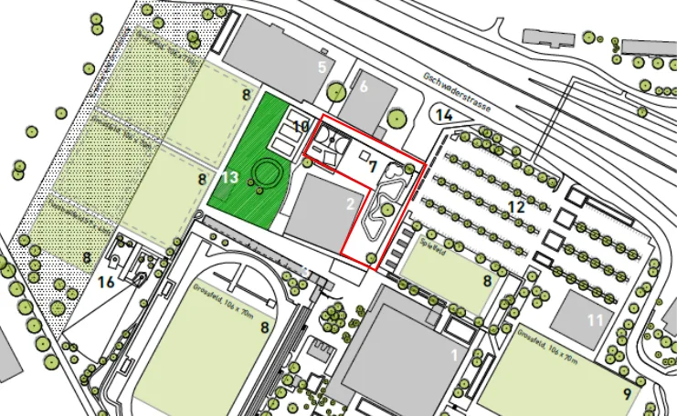 Man sieht eine Karte vom Sportplatz Buchholz in Uster und mit roter Farbe eingezeichnet, wo der Pumptrack hinkommen soll.